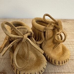 Minnetonka Kids Tan Moccasins with Fringe